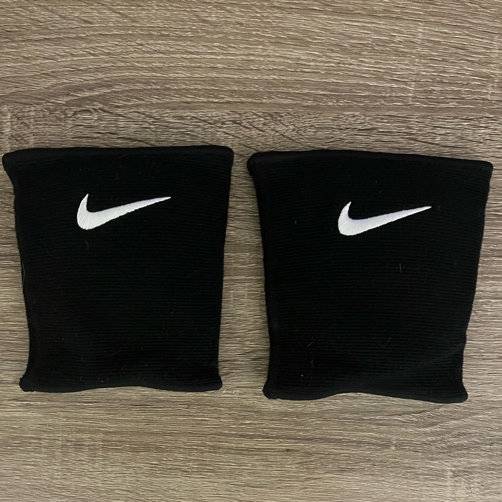 Nike Essentials Volleyball Knee Pads
